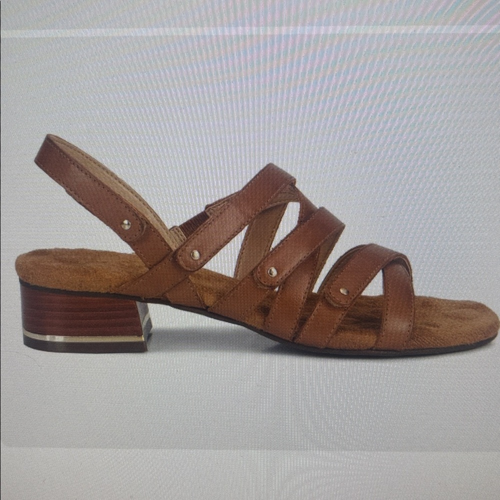 New Women’s Ros Hommerson Breeze Sandals.   Size 9.5